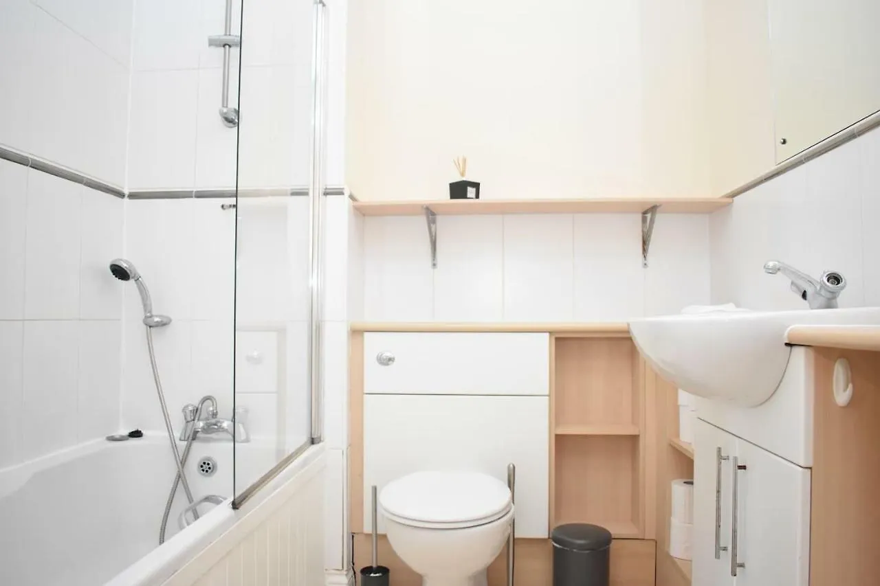 Brunswick Road - Spacious 3Br 10 Minutes From Princes Street Edinburgh Apartment