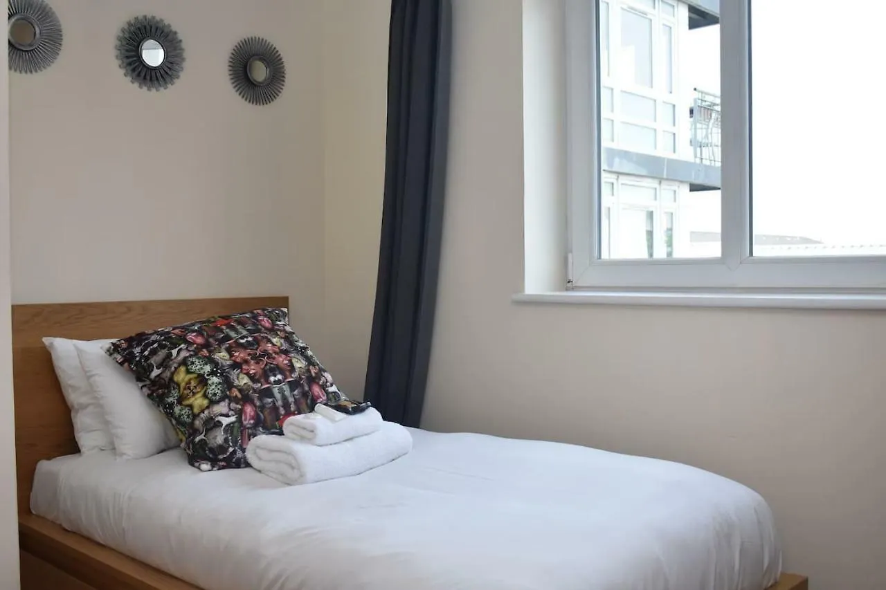 Brunswick Road - Spacious 3Br 10 Minutes From Princes Street Edinburgh 0*,