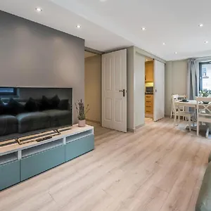 Apartment Heart Of Edinburgh's Old Town - Modern 2 Bedroom & Lift - Old Fishmarket Close.